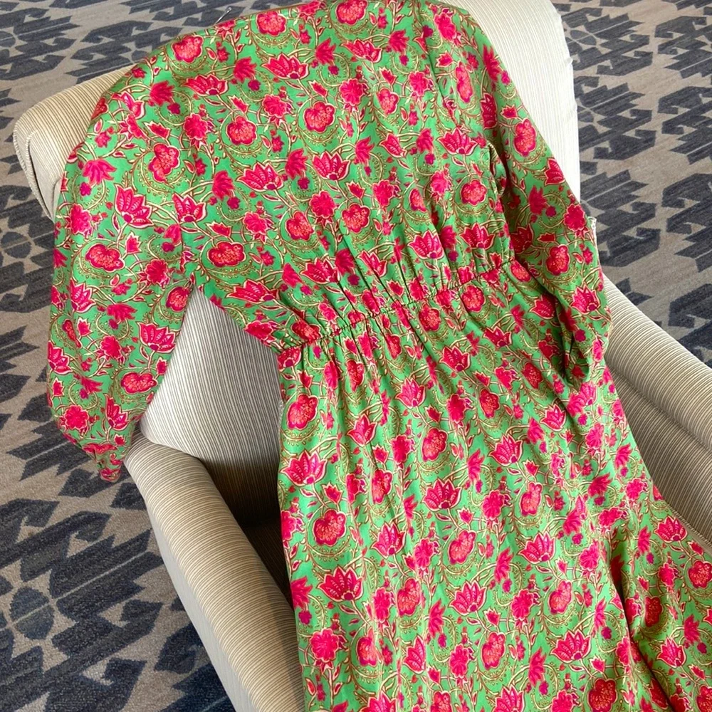 Amazing color. Brand new, never worn. Wish it fit, but runs small in the chest. - Picture 4 of 5